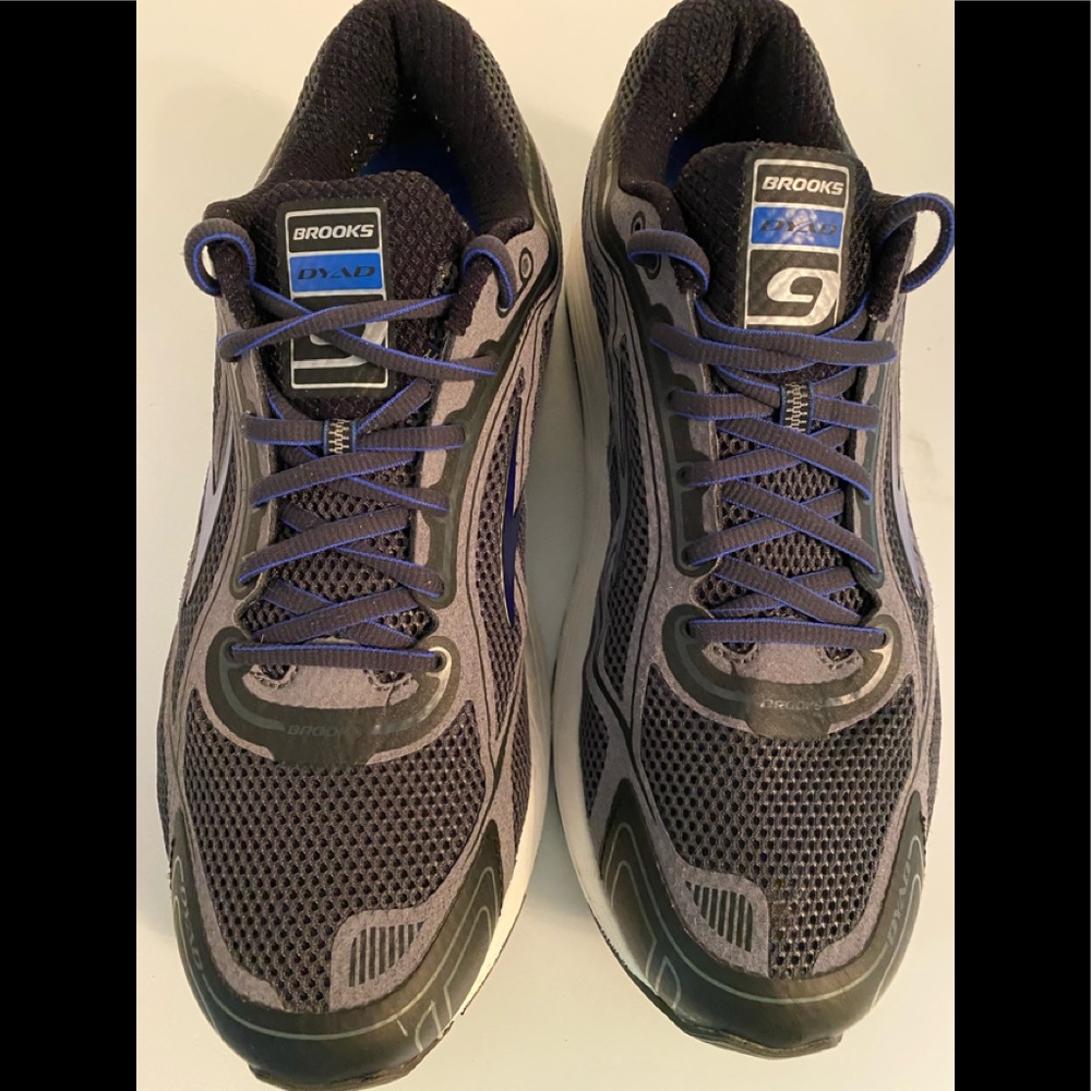 BROOKS DYAD 9 MENS SILVER/BLUE 12 4E RUNNING SHOES EXCELLENT CONDITION
